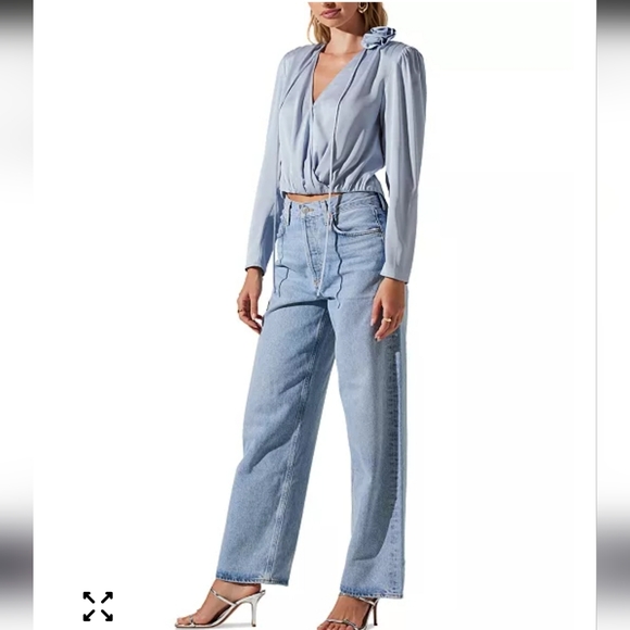 NEW ASTR Women's Lovisa Long Sleeve Top NWT $88 Powder Blue - Picture 2 of 7